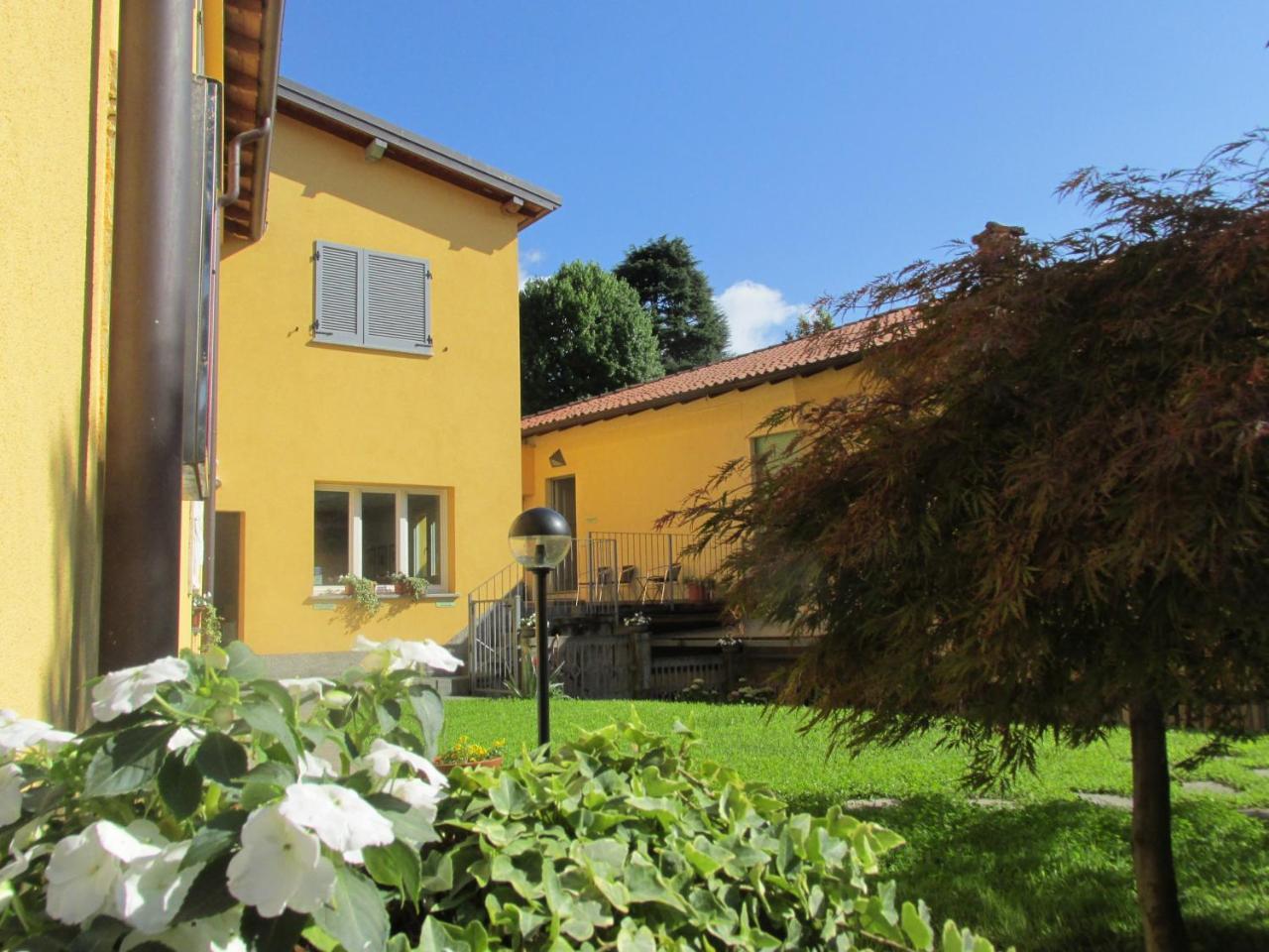 Ostello Residenza Molinatto Oggiono Exterior photo